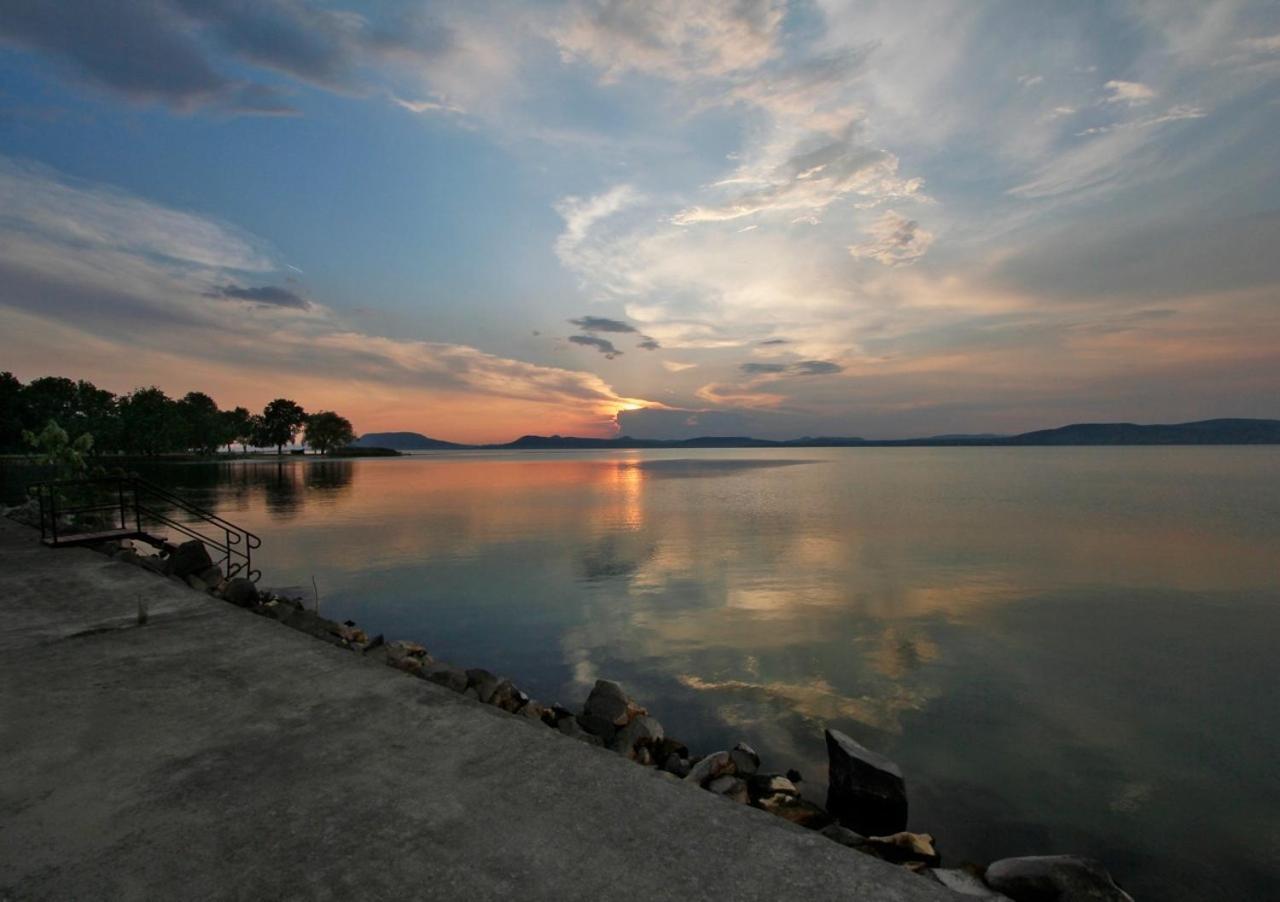 巴拉同柏格拉塔特别墅酒店 Balatonboglár 外观 照片